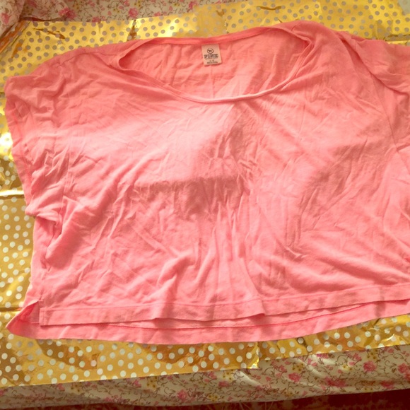 vs Pink crop tee