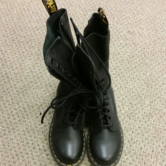 Dr. Martens Boots - 💥SOLD💥Brand new Dr. Martens boots