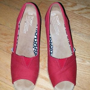 Toms red wedges!