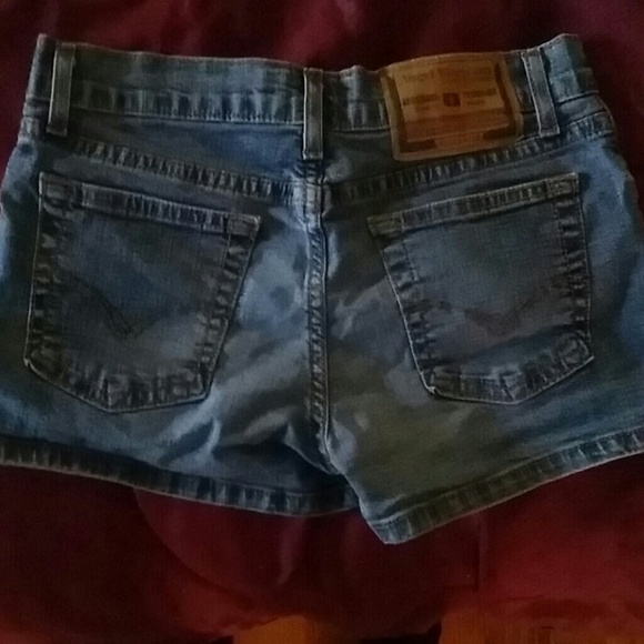 Denim shorts - Picture 3 of 3