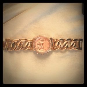 Rose Gold Michael Kors watch.💛