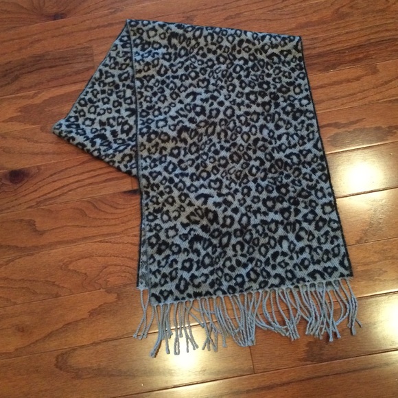 Cashmere Leopard Scarf