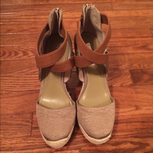 BCBGeneration Women's Wedge Size 7