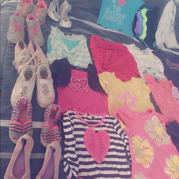 ❌SOLD❌Girls size 6 clothing and size 12 shoes - Picture 2 of 4