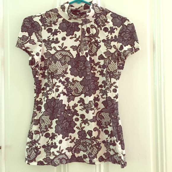 Express turtleneck with short sleeves