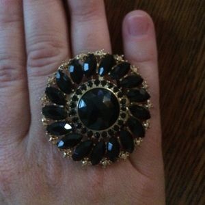 Black and gold fashion ring. Size 6.5