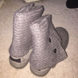 gray knit sweater UGG's
