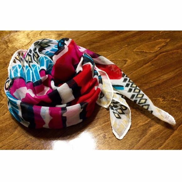 ❌SOLD❌ NWOT🎉 Tribal Print Scarf! - Picture 2 of 4