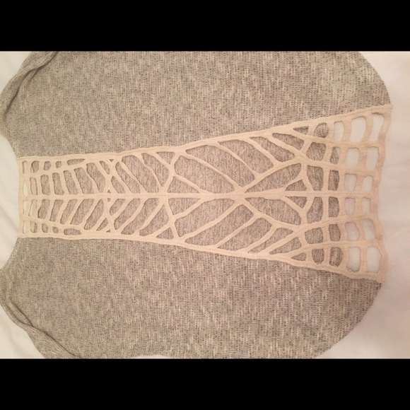 Open pattern back sweater - Picture 2 of 2