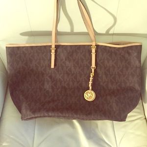 Michael Kors MK monogram jet set tote