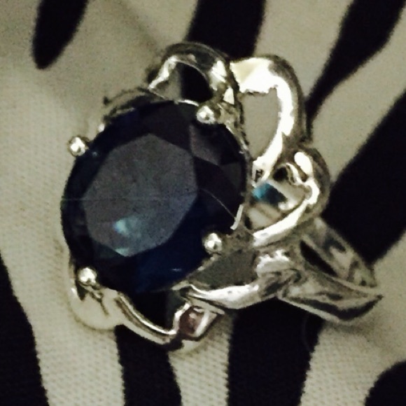 Jodi's Jewelry Jewelry - Sterling Silver .925 Teal Blue CZ Ring Size 6