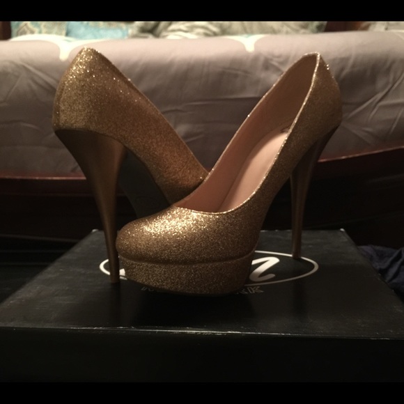 Gold glitter heels!** RESERVED**