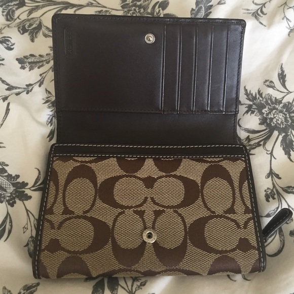 Coach wallet 👛👛 - Picture 2 of 3