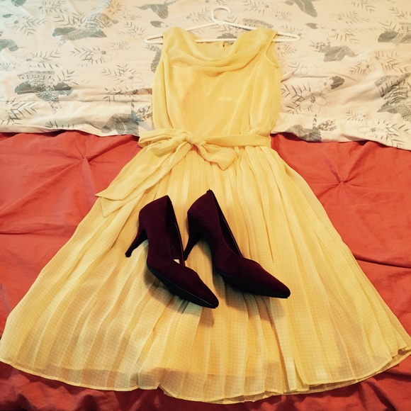 Yellow, pleated dress