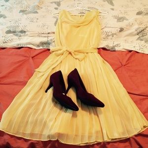 Yellow, pleated dress