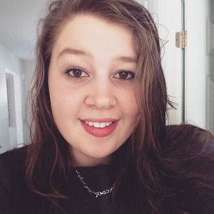 Meet your Posher, Joelle