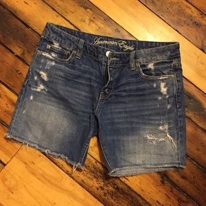 AE Distressed jean shorts size 6