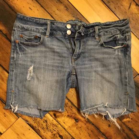 AE distressed cut off shorts size 8