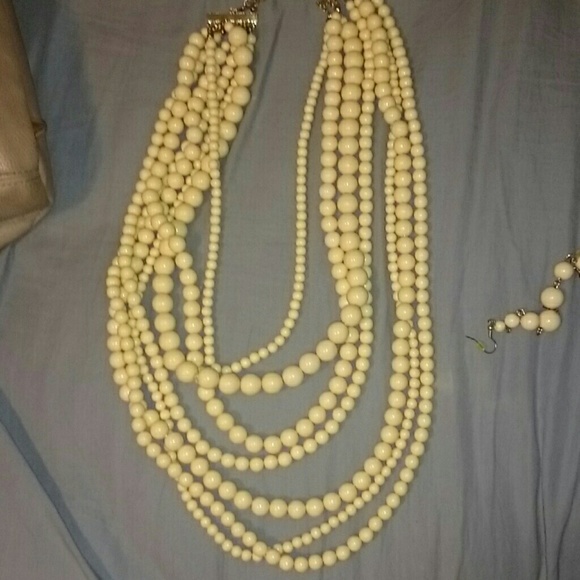 Beads layered statement necklace w/earrings - Picture 2 of 2