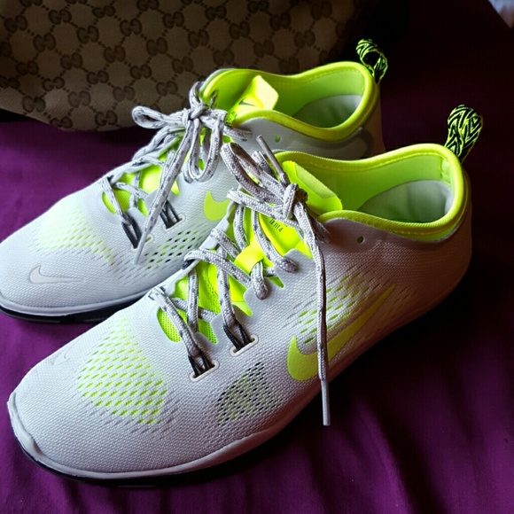 White Nike Free Runs 5.0