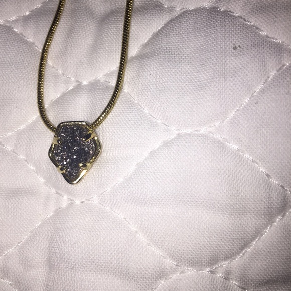 Kendra Scott necklace