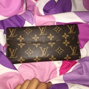 Faux LOUIS VUITTON wallet