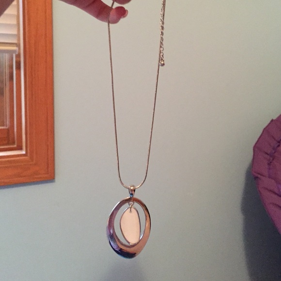 Retired Lia Sophia Necklace. - Picture 3 of 3
