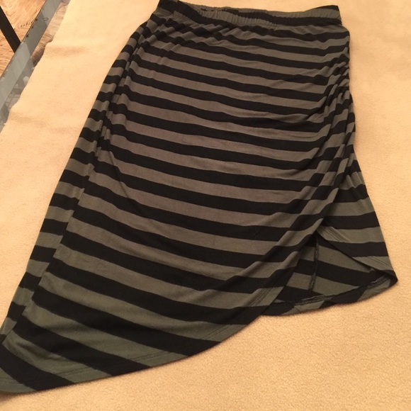 bobeau Dresses & Skirts - Reduced Xlarge green and black stripe long skirt.