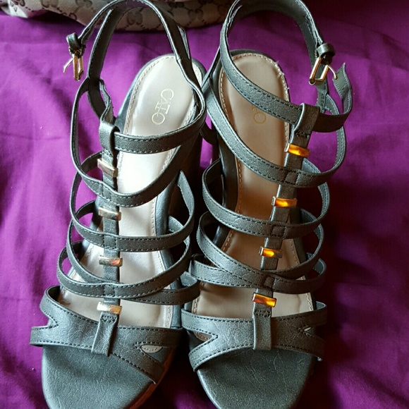 Olive green wedges - Picture 1 of 3