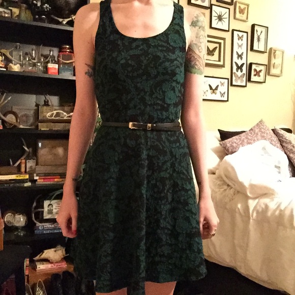 Eyelash Couture Dresses & Skirts - Black and Green Paisley Sleeveless Slater Dress