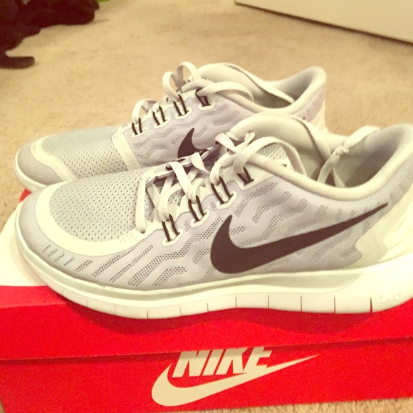BRAND NEW Nike 5.0 Free runs size 8