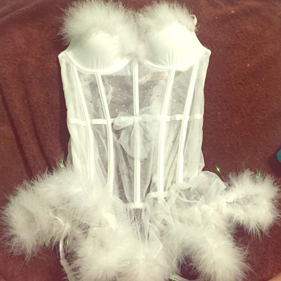 NEW WITH TAGS. VICTORIA'S SECRET LINGERIE CORSET