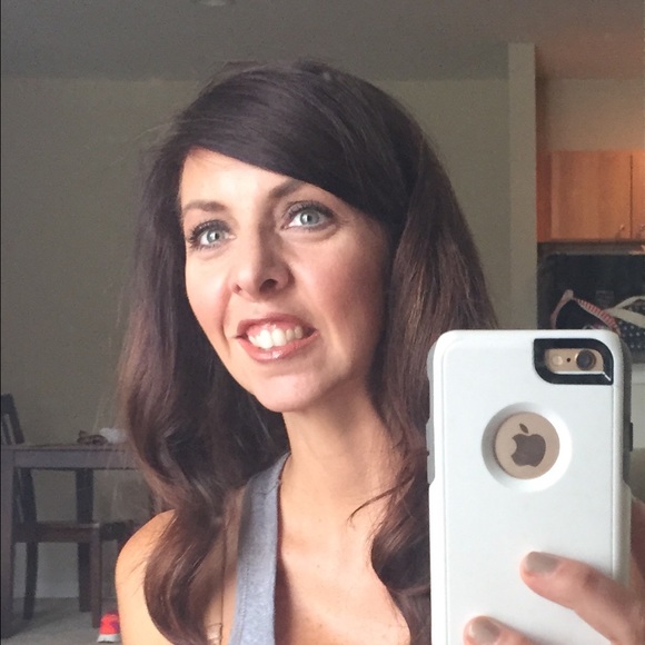 Meet your Posher, Erica - Picture 2 of 2