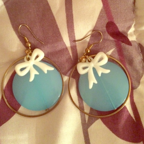 Adorable hoop bow earrings