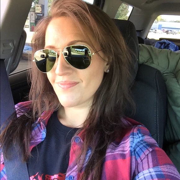 Meet your Posher, Carrie - Picture 4 of 4