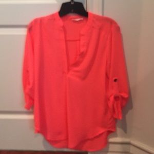 Neon pink flowy 3/4 sleeve blouse