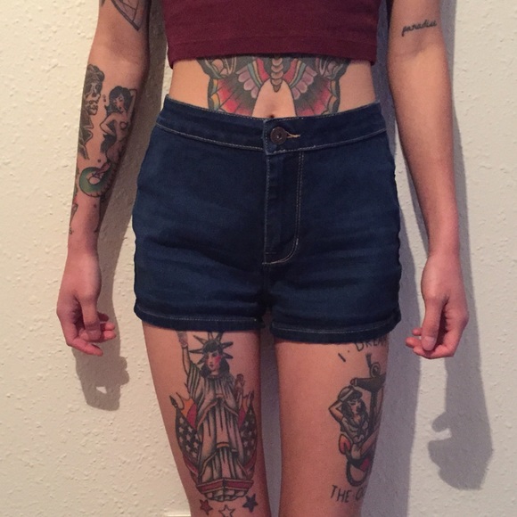 Bullhead short shorts