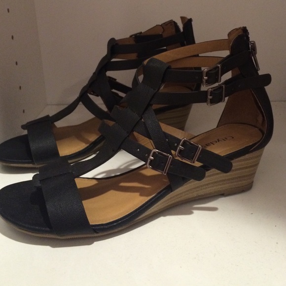 Black strappy wedge