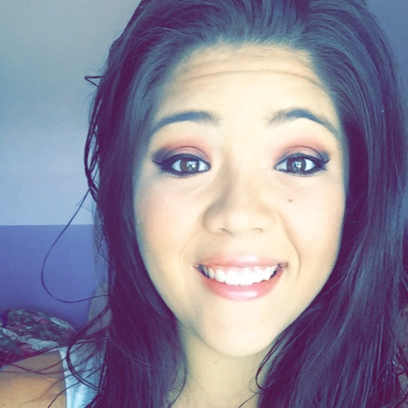Meet your Posher, Kayla