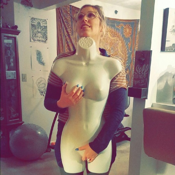 Meet your Poshaholic Sarah 💋 - Picture 16 of 16