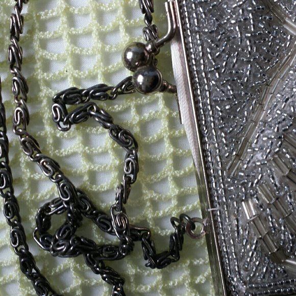 Vintage beaded bag with silver chain strap - Picture 2 of 4