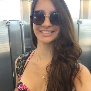 Meet your Posher, Constanza