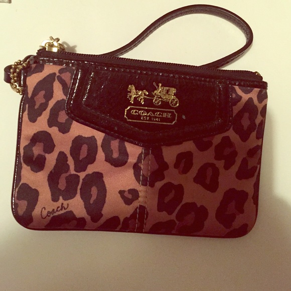 SALE!!!!! Coach mini wrislet (leopard)