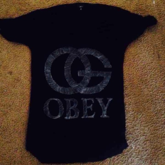 XS OBEY shirt