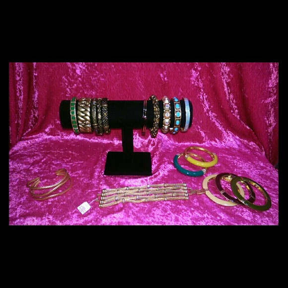 Gold Lia sophia braclet/bangle new