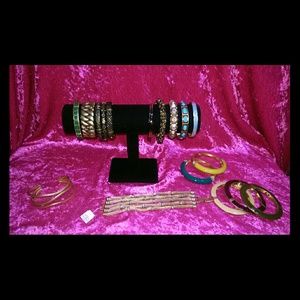 Gold Lia sophia braclet/bangle new