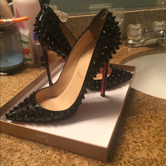 Authentic CL's Spike patent leather Pumps