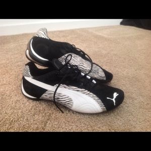 Womens 9.5 puma shoes