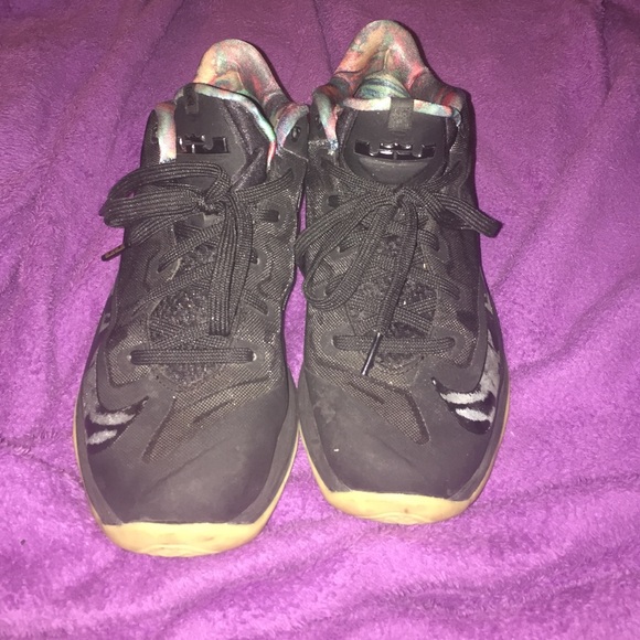 Lebron Max XI Low "Acid Lion"