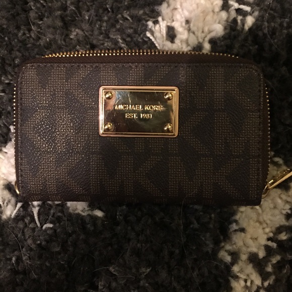 Michael Kors Handbags - Signature mk wristlet